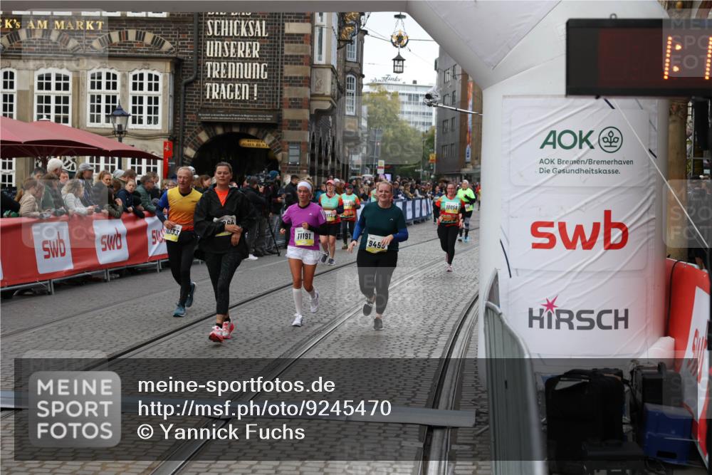 05.10.2025 - 20. swb-Marathon Bremen Yannick Fuchs http://msf.ph/oto/9245470 05.10.2025 11:11:41 Ziel 9453, 10264, 10320, 10333, 11030, 11083, 11191 meine-sportfotos.de