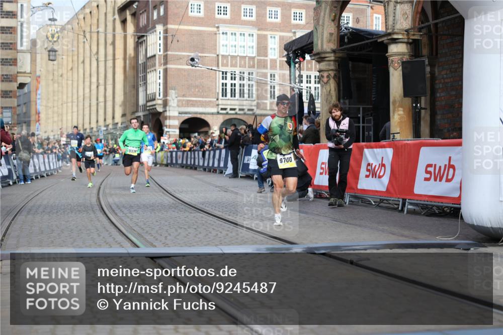 05.10.2025 - 20. swb-Marathon Bremen Yannick Fuchs http://msf.ph/oto/9245487 05.10.2025 10:42:26 Ziel 8187, 9700, 9775, 10375, 10838, 11217, 11422 meine-sportfotos.de
