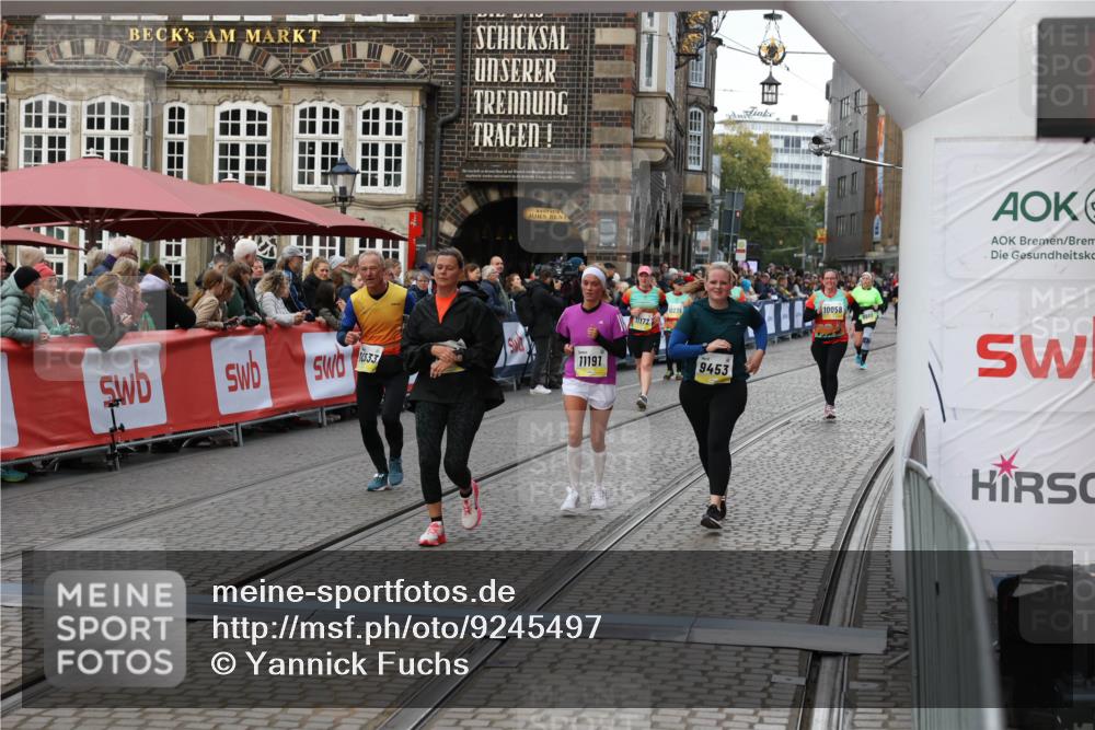 05.10.2025 - 20. swb-Marathon Bremen Yannick Fuchs http://msf.ph/oto/9245497 05.10.2025 11:11:42 Ziel 9453, 10264, 10320, 10333, 11030, 11191 meine-sportfotos.de
