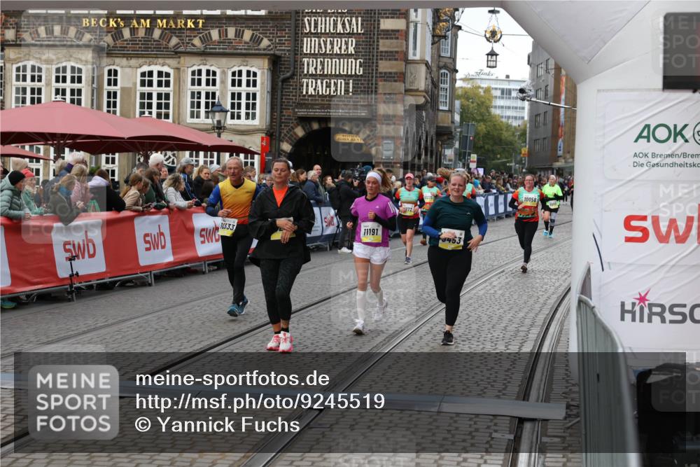 05.10.2025 - 20. swb-Marathon Bremen Yannick Fuchs http://msf.ph/oto/9245519 05.10.2025 11:11:42 Ziel 9453, 10264, 10320, 10333, 11030, 11191 meine-sportfotos.de