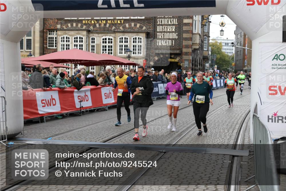 05.10.2025 - 20. swb-Marathon Bremen Yannick Fuchs http://msf.ph/oto/9245524 05.10.2025 11:11:42 Ziel 9453, 10264, 10320, 10333, 11030, 11191 meine-sportfotos.de