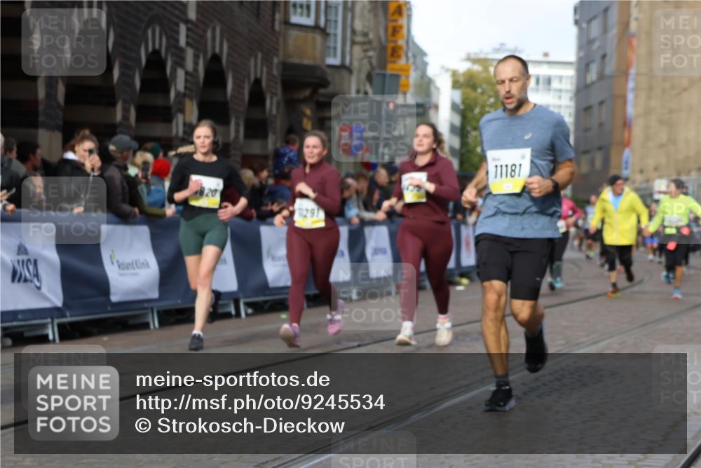 05.10.2025 - 20. swb-Marathon Bremen Strokosch-Dieckow http://msf.ph/oto/9245534 05.10.2025 10:58:27 Ziel 9433, 9820, 9913, 10055, 10084, 10261, 10285, 10408, 10513, 10586, 10988, 11181, 11291, 11591, 11700 meine-sportfotos.de