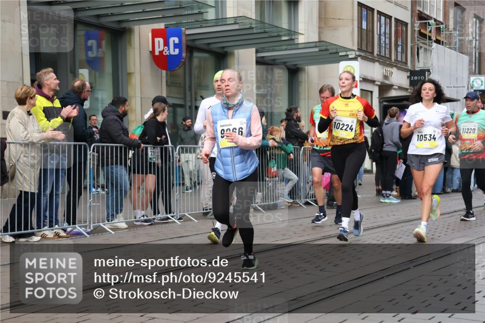 05.10.2025 - 20. swb-Marathon Bremen Strokosch-Dieckow http://msf.ph/oto/9245541 05.10.2025 10:50:38 Ziel 7733, 9199, 9251, 9256, 9277, 9287, 9399, 9416, 9425, 9630, 9658, 9663, 9715, 9742, 9888, 9894, 9966, 9975, 10029, 10206, 10224, 10226, 10227, 10254, 10279, 10378, 10479, 10534, 10669, 10689, 10698, 10743, 10932, 11061, 11220, 11279, 11311, 11391, 11543, 11573, 7733, 9199, 9251, 9256, 9277, 9287, 9399, 9416, 9425, 9630, 9658, 9663, 9715, 9742, 9888, 9894, 9966, 9975, 10029, 10206, 10224, 10226, 10227 meine-sportfotos.de