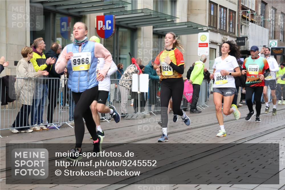 05.10.2025 - 20. swb-Marathon Bremen Strokosch-Dieckow http://msf.ph/oto/9245552 05.10.2025 10:50:38 Ziel 7733, 9199, 9251, 9256, 9277, 9287, 9399, 9416, 9425, 9630, 9658, 9663, 9715, 9742, 9888, 9894, 9966, 9975, 10029, 10206, 10224, 10226, 10227, 10254, 10279, 10378, 10479, 10534, 10669, 10689, 10698, 10743, 10932, 11061, 11220, 11279, 11311, 11391, 11543, 11573, 7733, 9199, 9251, 9256, 9277, 9287, 9399, 9416, 9425, 9630, 9658, 9663, 9715, 9742, 9888, 9894, 9966, 9975, 10029, 10206, 10224, 10226, 10227 meine-sportfotos.de