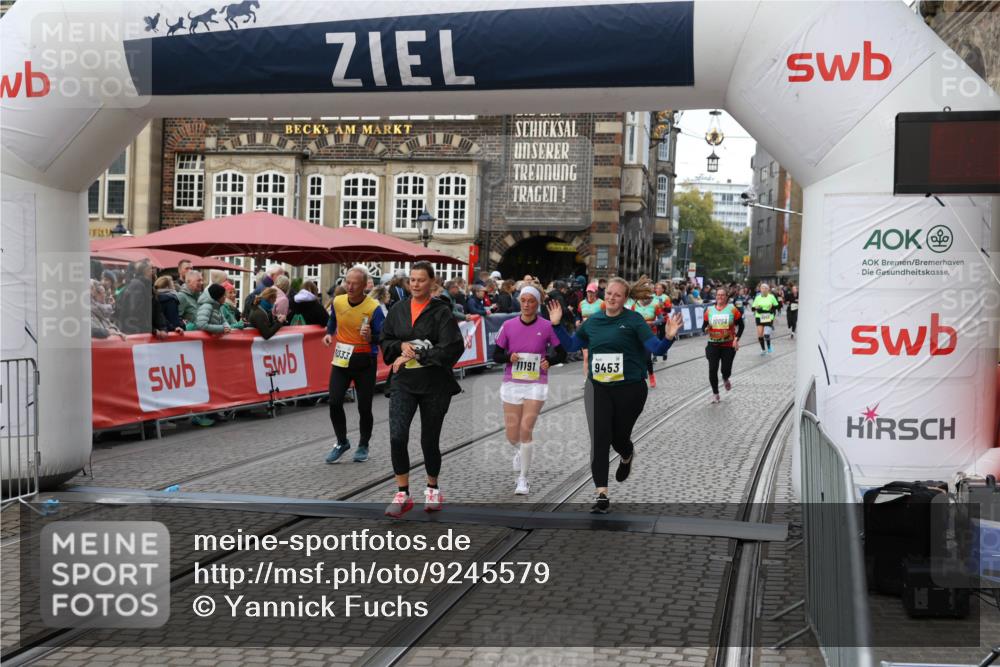 05.10.2025 - 20. swb-Marathon Bremen Yannick Fuchs http://msf.ph/oto/9245579 05.10.2025 11:11:43 Ziel 9453, 10058, 10264, 10320, 10333, 11030, 11191 meine-sportfotos.de