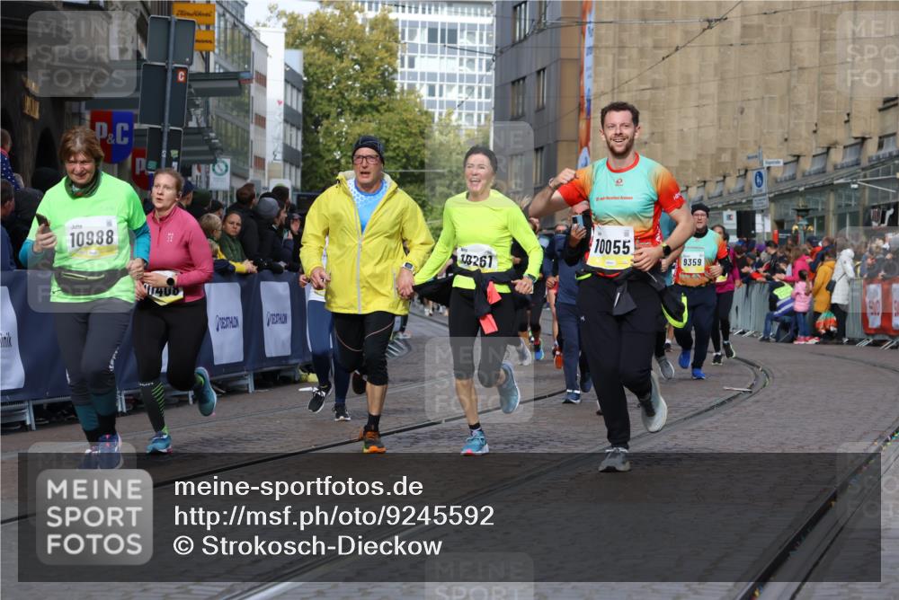 05.10.2025 - 20. swb-Marathon Bremen Strokosch-Dieckow http://msf.ph/oto/9245592 05.10.2025 10:58:30 Ziel 9430, 9433, 9472, 9529, 9766, 9820, 9913, 10049, 10055, 10261, 10285, 10408, 10513, 10936, 10988, 11291, 11591, 11700 meine-sportfotos.de