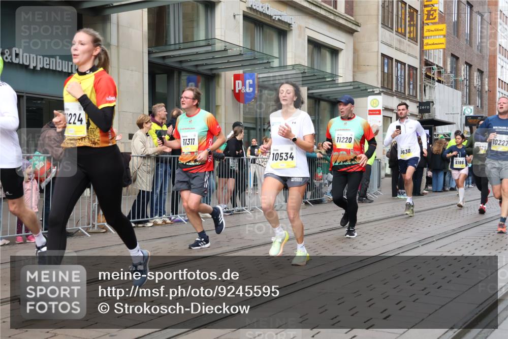 05.10.2025 - 20. swb-Marathon Bremen Strokosch-Dieckow http://msf.ph/oto/9245595 05.10.2025 10:50:39 Ziel 7733, 9199, 9251, 9256, 9277, 9287, 9399, 9416, 9425, 9630, 9658, 9663, 9715, 9742, 9888, 9894, 9966, 9975, 10029, 10206, 10224, 10226, 10227, 10254, 10279, 10378, 10479, 10534, 10669, 10689, 10698, 10743, 10932, 11061, 11220, 11279, 11311, 11391, 11573, 7733, 9199, 9251, 9256, 9277, 9287, 9399, 9416, 9425, 9630, 9658, 9663, 9715, 9742, 9888, 9894, 9966, 9975, 10029, 10206, 10224, 10226, 10227 meine-sportfotos.de
