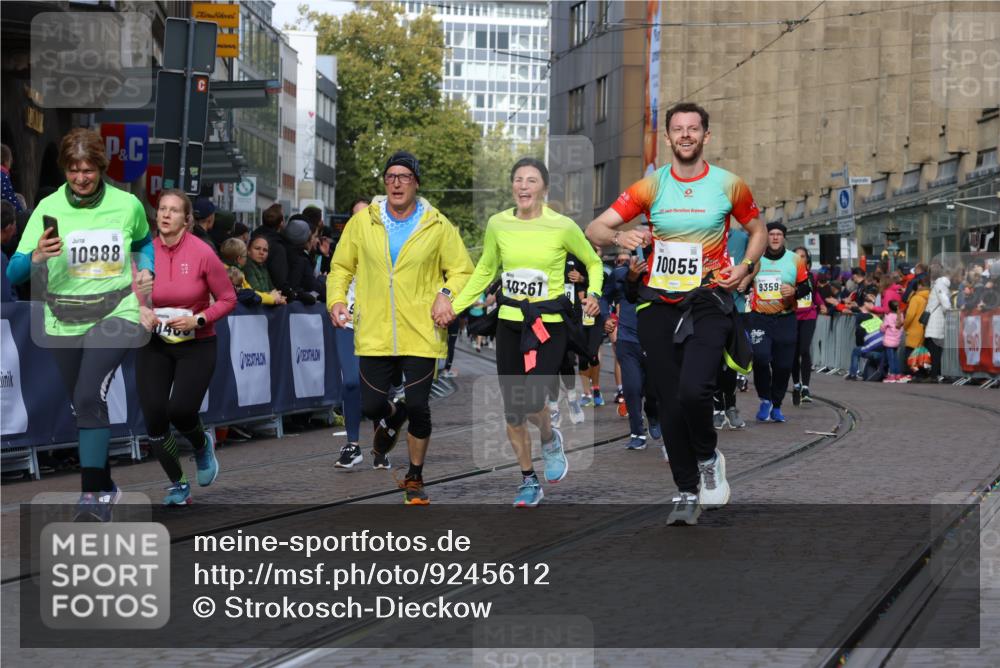 05.10.2025 - 20. swb-Marathon Bremen Strokosch-Dieckow http://msf.ph/oto/9245612 05.10.2025 10:58:30 Ziel 9430, 9433, 9472, 9529, 9766, 9820, 9913, 10049, 10055, 10261, 10285, 10408, 10513, 10936, 10988, 11291, 11591, 11700 meine-sportfotos.de