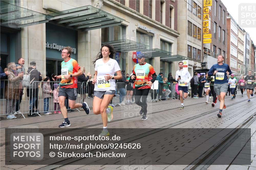 05.10.2025 - 20. swb-Marathon Bremen Strokosch-Dieckow http://msf.ph/oto/9245626 05.10.2025 10:50:40 Ziel 7733, 9199, 9251, 9256, 9277, 9287, 9399, 9416, 9425, 9630, 9663, 9715, 9888, 9894, 9966, 9975, 10029, 10206, 10215, 10224, 10226, 10227, 10254, 10378, 10534, 10669, 10689, 10698, 10743, 10932, 11061, 11220, 11279, 11311, 11391, 11573, 7733, 9199, 9251, 9256, 9277, 9287, 9399, 9416, 9425, 9630, 9663, 9715, 9888, 9894, 9966, 9975, 10029, 10206, 10215, 10224, 10226, 10227 meine-sportfotos.de