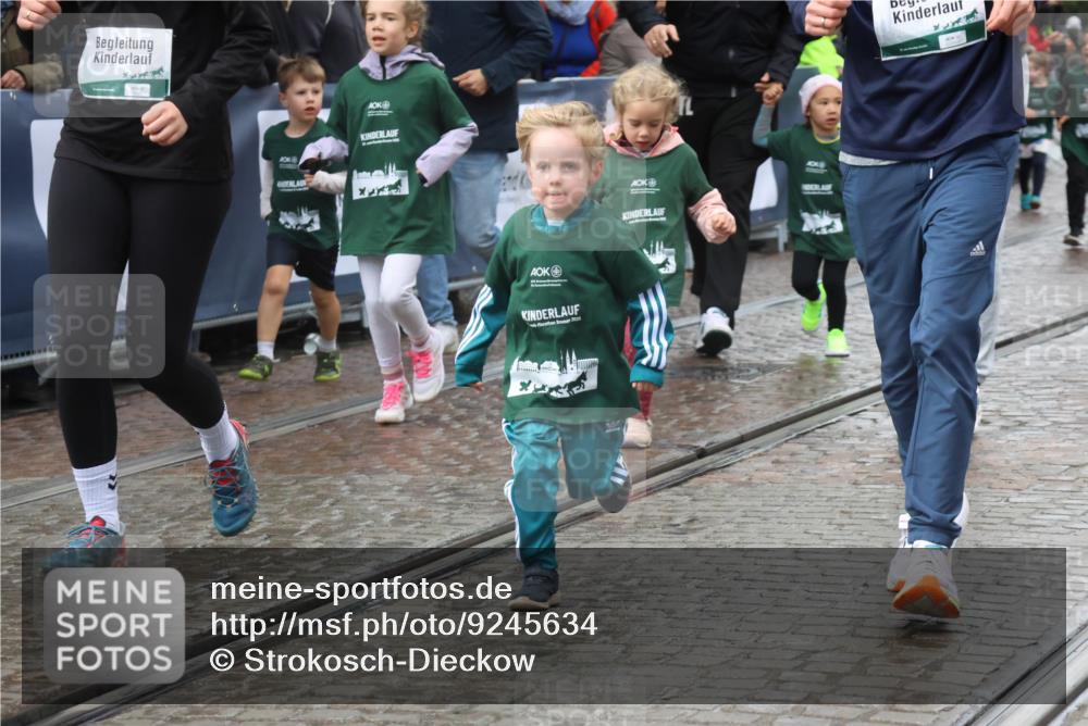 05.10.2025 - 20. swb-Marathon Bremen Strokosch-Dieckow http://msf.ph/oto/9245634 05.10.2025 15:23:38 Ziel  meine-sportfotos.de