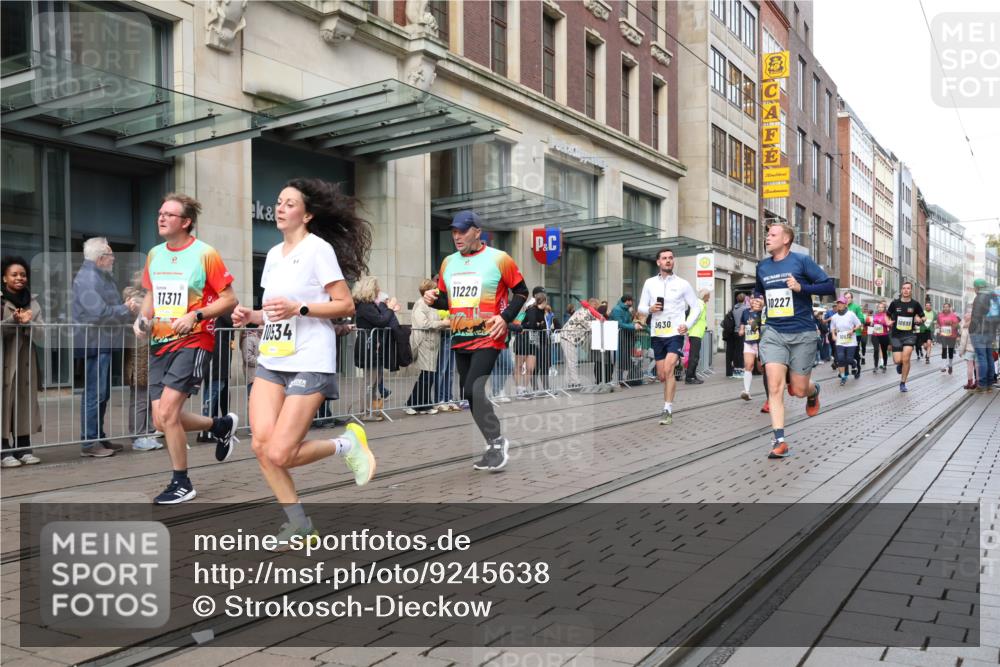 05.10.2025 - 20. swb-Marathon Bremen Strokosch-Dieckow http://msf.ph/oto/9245638 05.10.2025 10:50:40 Ziel 7733, 9199, 9251, 9256, 9277, 9287, 9399, 9416, 9425, 9630, 9663, 9715, 9888, 9894, 9966, 9975, 10029, 10206, 10215, 10224, 10226, 10227, 10254, 10378, 10534, 10669, 10689, 10698, 10743, 10932, 11061, 11220, 11279, 11311, 11391, 11573, 7733, 9199, 9251, 9256, 9277, 9287, 9399, 9416, 9425, 9630, 9663, 9715, 9888, 9894, 9966, 9975, 10029, 10206, 10215, 10224, 10226, 10227 meine-sportfotos.de