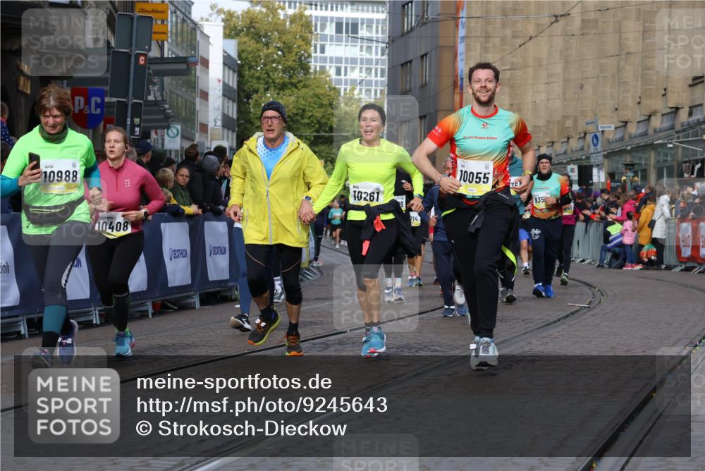 05.10.2025 - 20. swb-Marathon Bremen Strokosch-Dieckow http://msf.ph/oto/9245643 05.10.2025 10:58:30 Ziel 9430, 9433, 9472, 9529, 9766, 9820, 9913, 10049, 10055, 10261, 10285, 10408, 10513, 10936, 10988, 11291, 11591, 11700 meine-sportfotos.de