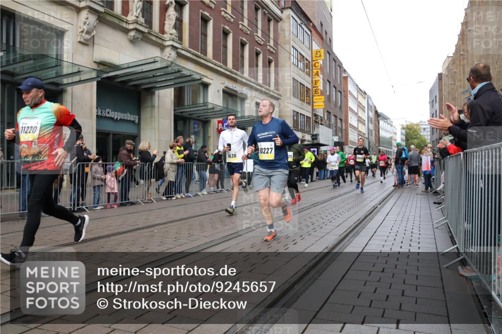 05.10.2025 - 20. swb-Marathon Bremen Strokosch-Dieckow http://msf.ph/oto/9245657 05.10.2025 10:50:41 Ziel 7733, 9199, 9251, 9256, 9277, 9287, 9399, 9416, 9425, 9630, 9663, 9715, 9888, 9894, 9906, 9966, 9975, 10029, 10206, 10215, 10222, 10224, 10226, 10227, 10254, 10378, 10534, 10669, 10689, 10698, 10743, 10932, 11061, 11220, 11279, 11311, 11391, 11573, 7733, 9199, 9251, 9256, 9277, 9287, 9399, 9416, 9425, 9630, 9663, 9715, 9888, 9894, 9906, 9966, 9975, 10029, 10206, 10215, 10222, 10224, 10226, 10227 meine-sportfotos.de