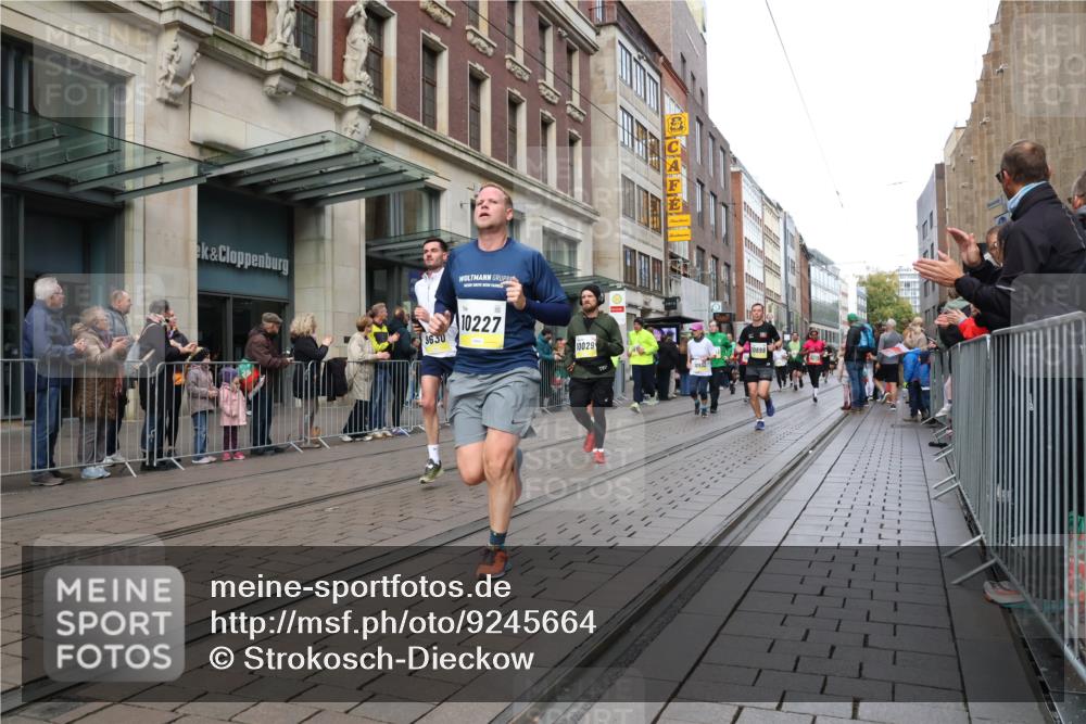05.10.2025 - 20. swb-Marathon Bremen Strokosch-Dieckow http://msf.ph/oto/9245664 05.10.2025 10:50:42 Ziel 7733, 9199, 9256, 9287, 9399, 9416, 9425, 9630, 9663, 9715, 9894, 9906, 9966, 9975, 10029, 10206, 10215, 10222, 10224, 10226, 10227, 10254, 10378, 10534, 10669, 10689, 10698, 10743, 10932, 11061, 11220, 11279, 11311, 11391, 11573, 7733, 9199, 9256, 9287, 9399, 9416, 9425, 9630, 9663, 9715, 9894, 9906, 9966, 9975, 10029, 10206, 10215, 10222, 10224, 10226, 10227 meine-sportfotos.de
