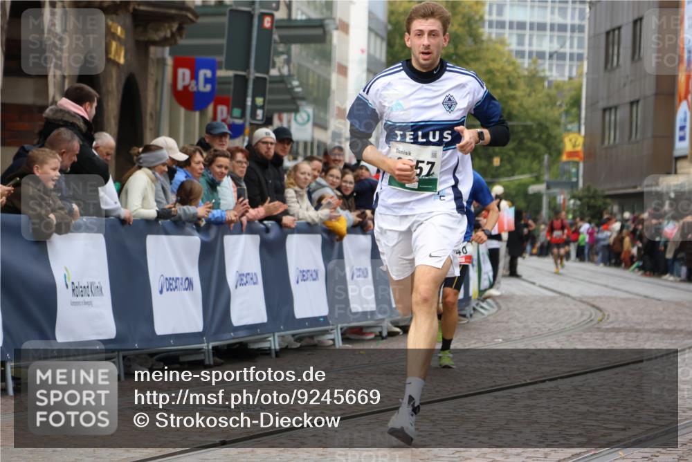 05.10.2025 - 20. swb-Marathon Bremen Strokosch-Dieckow http://msf.ph/oto/9245669 05.10.2025 12:47:03 Ziel 940, 6957 meine-sportfotos.de