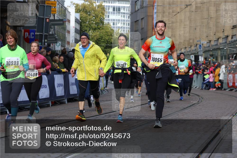 05.10.2025 - 20. swb-Marathon Bremen Strokosch-Dieckow http://msf.ph/oto/9245673 05.10.2025 10:58:30 Ziel 9430, 9433, 9472, 9529, 9766, 9820, 9913, 10049, 10055, 10261, 10285, 10408, 10513, 10936, 10988, 11291, 11591, 11700 meine-sportfotos.de