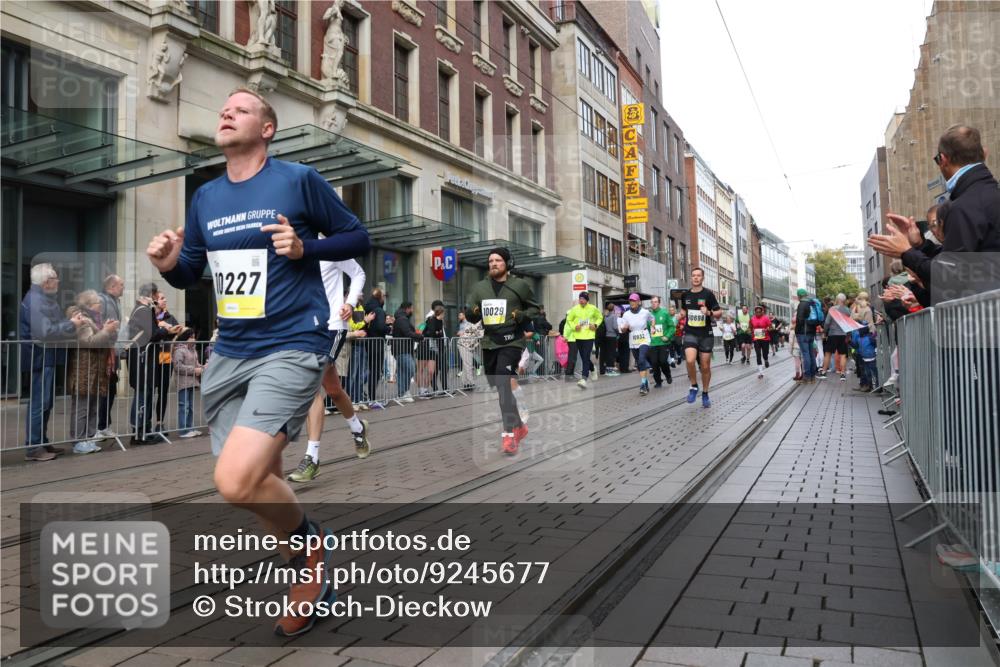 05.10.2025 - 20. swb-Marathon Bremen Strokosch-Dieckow http://msf.ph/oto/9245677 05.10.2025 10:50:42 Ziel 7733, 9199, 9256, 9287, 9399, 9416, 9425, 9630, 9663, 9715, 9894, 9906, 9966, 9975, 10029, 10206, 10215, 10222, 10224, 10226, 10227, 10254, 10378, 10534, 10669, 10689, 10698, 10743, 10932, 11061, 11220, 11279, 11311, 11391, 11573, 7733, 9199, 9256, 9287, 9399, 9416, 9425, 9630, 9663, 9715, 9894, 9906, 9966, 9975, 10029, 10206, 10215, 10222, 10224, 10226, 10227 meine-sportfotos.de