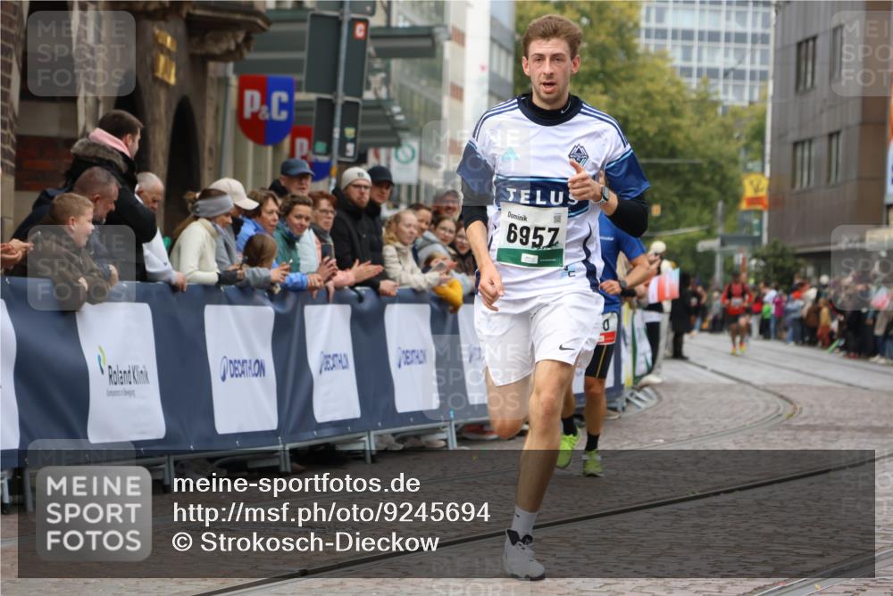 05.10.2025 - 20. swb-Marathon Bremen Strokosch-Dieckow http://msf.ph/oto/9245694 05.10.2025 12:47:03 Ziel 940, 6957 meine-sportfotos.de