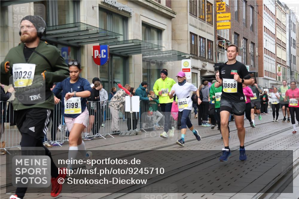 05.10.2025 - 20. swb-Marathon Bremen Strokosch-Dieckow http://msf.ph/oto/9245710 05.10.2025 10:50:43 Ziel 7733, 9199, 9256, 9287, 9399, 9416, 9425, 9630, 9663, 9894, 9906, 9966, 9975, 10029, 10206, 10215, 10222, 10224, 10226, 10227, 10254, 10378, 10534, 10669, 10698, 10743, 10932, 11061, 11220, 11279, 11311, 11391, 11573, 7733, 9199, 9256, 9287, 9399, 9416, 9425, 9630, 9663, 9894, 9906, 9966, 9975, 10029, 10206, 10215, 10222, 10224, 10226, 10227 meine-sportfotos.de