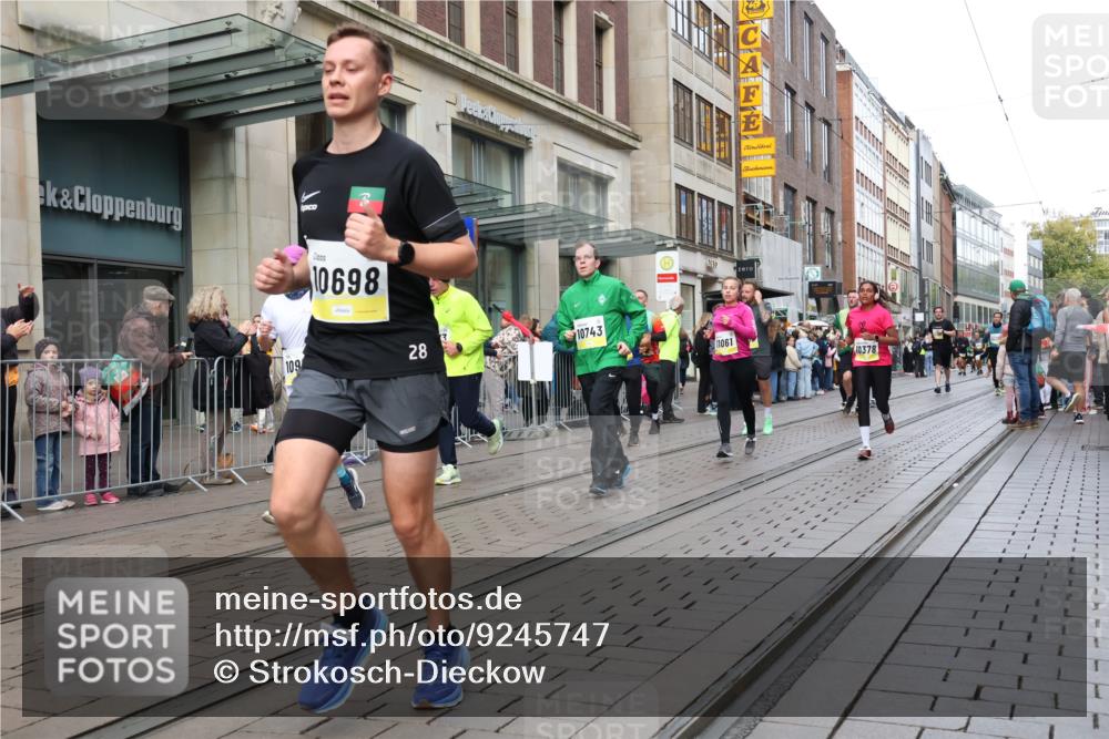 05.10.2025 - 20. swb-Marathon Bremen Strokosch-Dieckow http://msf.ph/oto/9245747 05.10.2025 10:50:44 Ziel 9199, 9256, 9287, 9399, 9416, 9425, 9630, 9663, 9894, 9906, 9966, 10029, 10206, 10215, 10222, 10226, 10227, 10254, 10378, 10432, 10534, 10669, 10698, 10743, 10932, 11061, 11220, 11279, 11311, 11391, 11573, 9199, 9256, 9287, 9399, 9416, 9425, 9630, 9663, 9894, 9906, 9966, 10029, 10206, 10215, 10222, 10226, 10227, 10432 meine-sportfotos.de