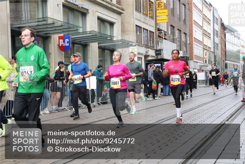05.10.2025 - 20. swb-Marathon Bremen Strokosch-Dieckow http://msf.ph/oto/9245772 05.10.2025 10:50:45 Ziel 9199, 9256, 9287, 9399, 9416, 9425, 9630, 9663, 9894, 9906, 9966, 10029, 10206, 10215, 10222, 10226, 10227, 10254, 10378, 10432, 10534, 10669, 10698, 10743, 10932, 11061, 11220, 11279, 11311, 11391, 11573, 9199, 9256, 9287, 9399, 9416, 9425, 9630, 9663, 9894, 9906, 9966, 10029, 10206, 10215, 10222, 10226, 10227, 10432 meine-sportfotos.de