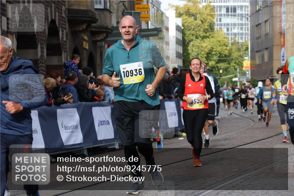 05.10.2025 - 20. swb-Marathon Bremen Strokosch-Dieckow http://msf.ph/oto/9245775 05.10.2025 10:58:36 Ziel 7163, 8585, 9359, 9370, 9430, 9472, 9529, 9540, 9622, 9714, 9766, 9913, 10049, 10261, 10285, 10513, 10527, 10591, 10679, 10871, 10936, 10988, 11078 meine-sportfotos.de