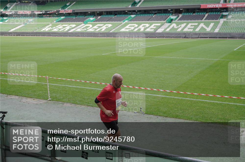 05.10.2025 - 20. swb-Marathon Bremen Michael Burmester http://msf.ph/oto/9245780 05.10.2025 10:37:37 Laufen im Stadion 7621, 7776, 9177, 9208, 9237, 9246, 9305, 9360, 9363, 9365, 9381, 9426, 9448, 9531, 9532, 9536, 9600, 9603, 9642, 9748, 9802, 9839, 9841, 9893, 9979, 10067, 10158, 10194, 10265, 10271, 10274, 10290, 10291, 10301, 10345, 10370, 10471, 10477, 10489, 10508, 10510, 10518, 10562, 10571, 10611, 10615, 10762, 10771, 10777, 10821, 10826, 10829, 10837, 10872, 10876, 10995, 11001, 11050, 11121, 11124, 11150, 11162, 11183, 11184, 11223, 11251, 11415 meine-sportfotos.de