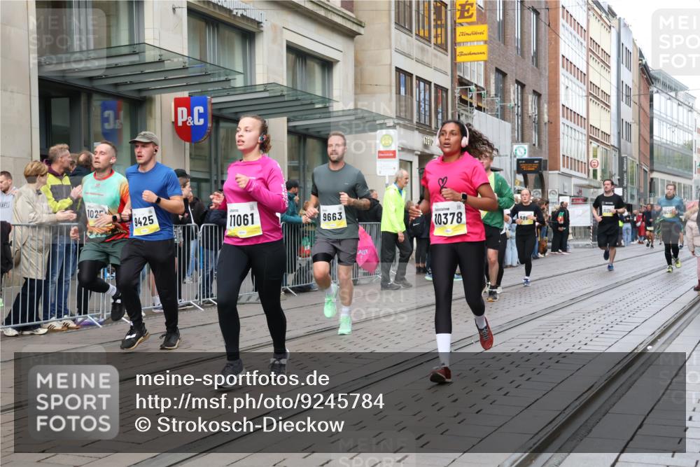 05.10.2025 - 20. swb-Marathon Bremen Strokosch-Dieckow http://msf.ph/oto/9245784 05.10.2025 10:50:45 Ziel 9199, 9256, 9287, 9399, 9416, 9425, 9630, 9663, 9894, 9906, 9966, 10029, 10206, 10215, 10222, 10226, 10227, 10254, 10378, 10432, 10534, 10669, 10698, 10743, 10932, 11061, 11220, 11279, 11311, 11391, 11573, 9199, 9256, 9287, 9399, 9416, 9425, 9630, 9663, 9894, 9906, 9966, 10029, 10206, 10215, 10222, 10226, 10227, 10432 meine-sportfotos.de