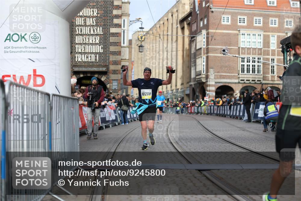 05.10.2025 - 20. swb-Marathon Bremen Yannick Fuchs http://msf.ph/oto/9245800 05.10.2025 10:42:32 Ziel 9700, 9775, 10208, 10375, 11230 meine-sportfotos.de