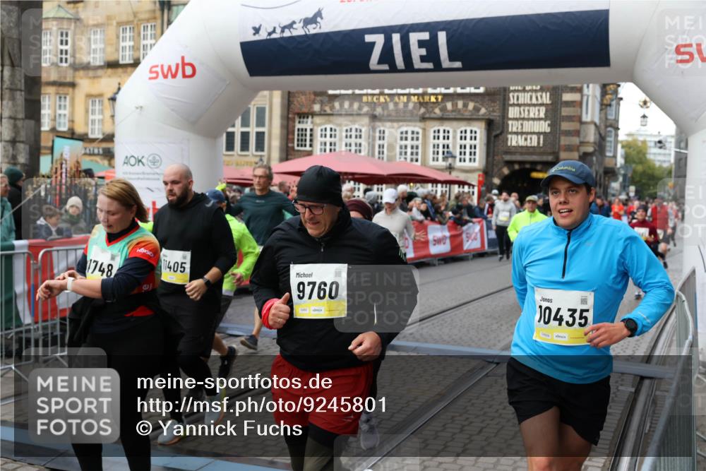 05.10.2025 - 20. swb-Marathon Bremen Yannick Fuchs http://msf.ph/oto/9245801 05.10.2025 11:10:08 Ziel 9288, 9561, 9760, 9972, 10435, 10515, 10659, 10860, 10885, 11381, 11405, 11634, 11748 meine-sportfotos.de