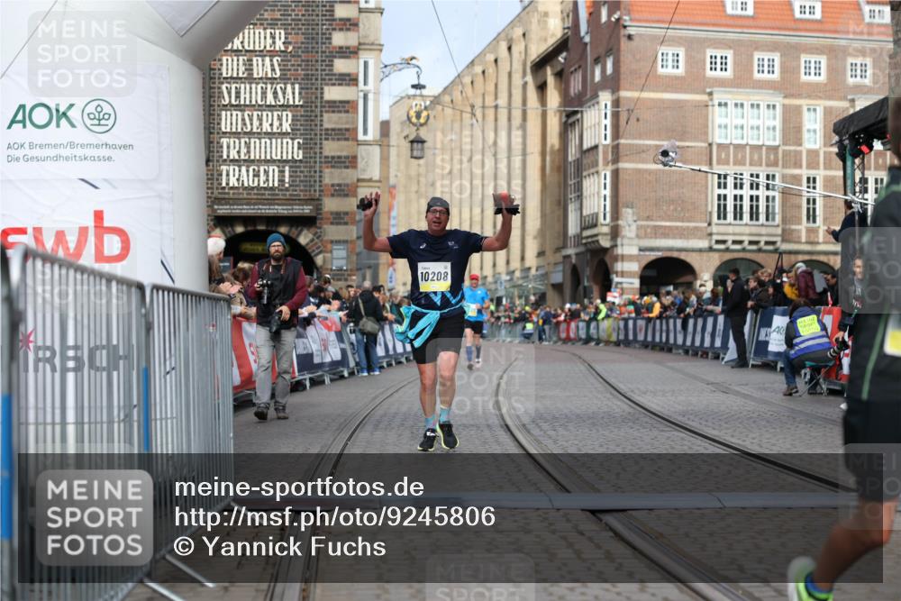 05.10.2025 - 20. swb-Marathon Bremen Yannick Fuchs http://msf.ph/oto/9245806 05.10.2025 10:42:32 Ziel 9700, 9775, 10208, 10375, 11230 meine-sportfotos.de