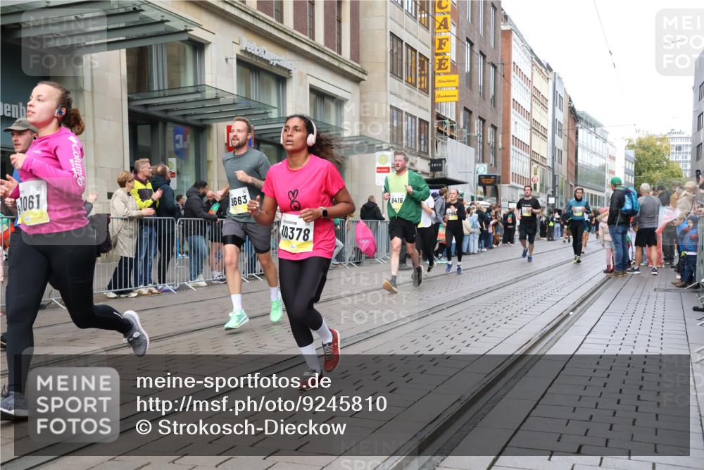 05.10.2025 - 20. swb-Marathon Bremen Strokosch-Dieckow http://msf.ph/oto/9245810 05.10.2025 10:50:46 Ziel 9199, 9256, 9287, 9399, 9416, 9425, 9630, 9663, 9894, 9906, 10029, 10206, 10215, 10222, 10226, 10227, 10254, 10378, 10432, 10534, 10669, 10698, 10743, 10932, 11061, 11220, 11279, 11311, 11391, 11573, 9199, 9256, 9287, 9399, 9416, 9425, 9630, 9663, 9894, 9906, 10029, 10206, 10215, 10222, 10226, 10227, 10432 meine-sportfotos.de