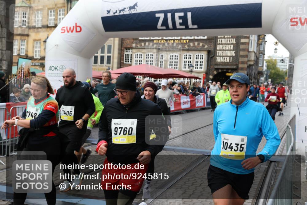 05.10.2025 - 20. swb-Marathon Bremen Yannick Fuchs http://msf.ph/oto/9245815 05.10.2025 11:10:08 Ziel 9288, 9561, 9760, 9972, 10435, 10515, 10659, 10860, 10885, 11381, 11405, 11634, 11748 meine-sportfotos.de