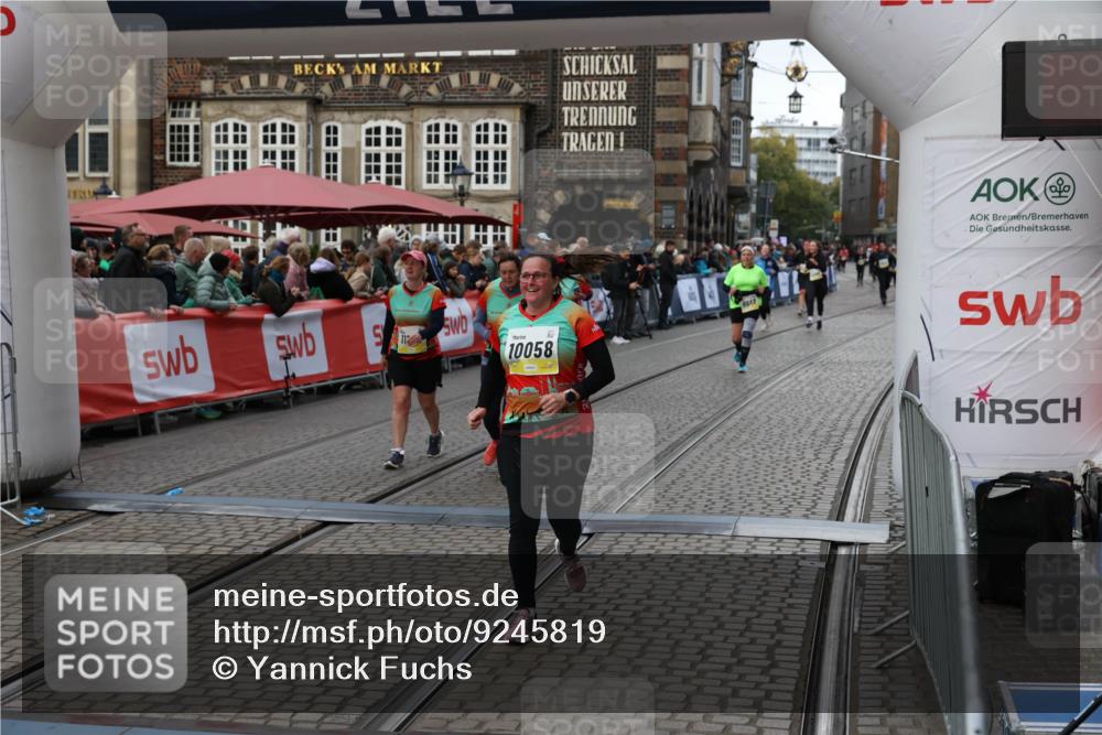 05.10.2025 - 20. swb-Marathon Bremen Yannick Fuchs http://msf.ph/oto/9245819 05.10.2025 11:11:48 Ziel 9453, 9999, 10058, 10235, 10236, 10264, 10333, 11172, 11191 meine-sportfotos.de
