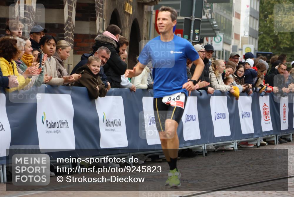 05.10.2025 - 20. swb-Marathon Bremen Strokosch-Dieckow http://msf.ph/oto/9245823 05.10.2025 12:47:06 Ziel 940, 7259 meine-sportfotos.de