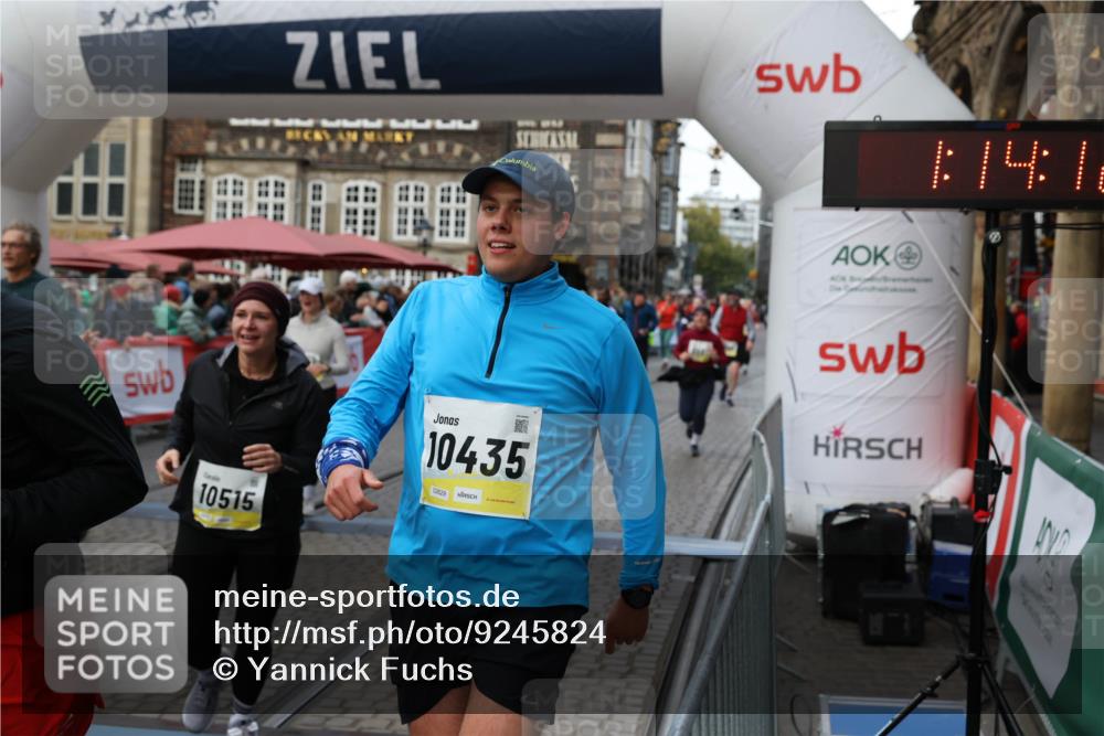 05.10.2025 - 20. swb-Marathon Bremen Yannick Fuchs http://msf.ph/oto/9245824 05.10.2025 11:10:08 Ziel 9288, 9561, 9760, 9972, 10435, 10515, 10659, 10860, 10885, 11381, 11405, 11634, 11748 meine-sportfotos.de