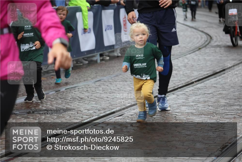 05.10.2025 - 20. swb-Marathon Bremen Strokosch-Dieckow http://msf.ph/oto/9245825 05.10.2025 15:23:42 Ziel  meine-sportfotos.de