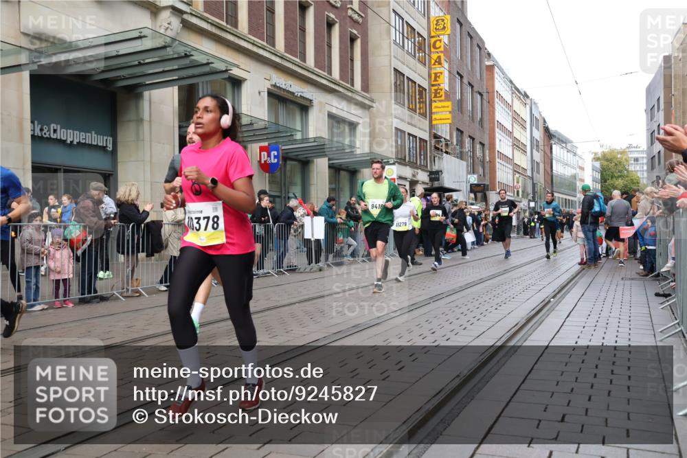 05.10.2025 - 20. swb-Marathon Bremen Strokosch-Dieckow http://msf.ph/oto/9245827 05.10.2025 10:50:47 Ziel 9199, 9256, 9287, 9399, 9416, 9425, 9630, 9663, 9894, 9906, 10029, 10206, 10215, 10222, 10226, 10227, 10254, 10378, 10432, 10534, 10669, 10698, 10743, 10932, 11061, 11279, 11311, 11391, 11573, 9199, 9256, 9287, 9399, 9416, 9425, 9630, 9663, 9894, 9906, 10029, 10206, 10215, 10222, 10226, 10227, 10432 meine-sportfotos.de
