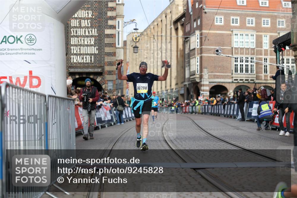 05.10.2025 - 20. swb-Marathon Bremen Yannick Fuchs http://msf.ph/oto/9245828 05.10.2025 10:42:32 Ziel 9700, 9775, 10208, 10375, 11230 meine-sportfotos.de