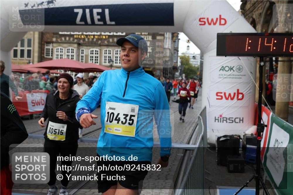 05.10.2025 - 20. swb-Marathon Bremen Yannick Fuchs http://msf.ph/oto/9245832 05.10.2025 11:10:08 Ziel 9288, 9561, 9760, 9972, 10435, 10515, 10659, 10860, 10885, 11381, 11405, 11634, 11748 meine-sportfotos.de