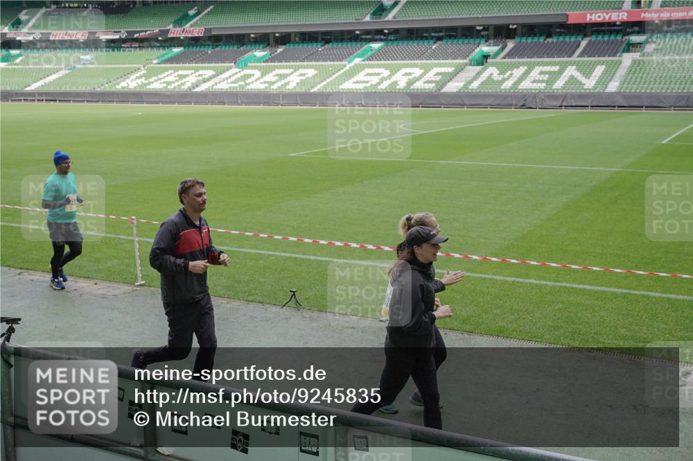 05.10.2025 - 20. swb-Marathon Bremen Michael Burmester http://msf.ph/oto/9245835 05.10.2025 10:37:40 Laufen im Stadion 7621, 7776, 9237, 9246, 9305, 9360, 9363, 9365, 9381, 9426, 9448, 9531, 9532, 9536, 9600, 9603, 9642, 9748, 9802, 9839, 9841, 9893, 9979, 10056, 10067, 10098, 10158, 10194, 10265, 10271, 10274, 10290, 10291, 10301, 10345, 10370, 10471, 10477, 10489, 10508, 10510, 10518, 10562, 10571, 10611, 10615, 10771, 10777, 10821, 10826, 10829, 10837, 10872, 10876, 10995, 11001, 11050, 11121, 11124, 11150, 11162, 11183, 11184, 11223, 11251, 11415, 9177, 9208 meine-sportfotos.de