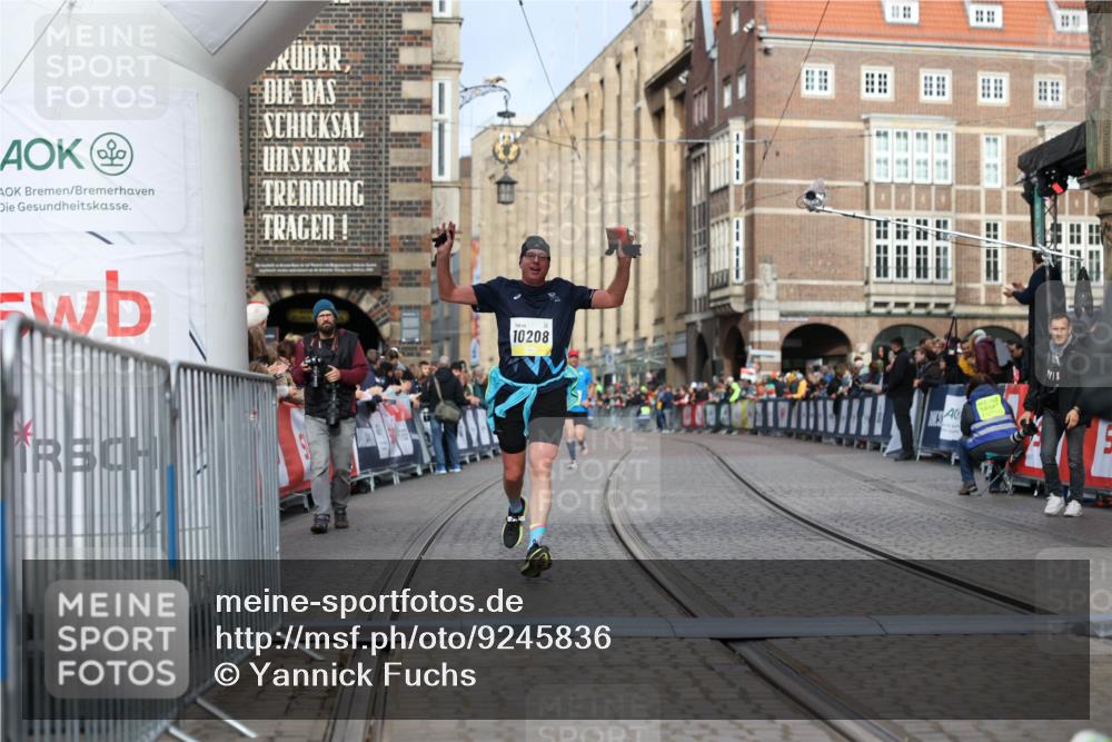05.10.2025 - 20. swb-Marathon Bremen Yannick Fuchs http://msf.ph/oto/9245836 05.10.2025 10:42:32 Ziel 9700, 9775, 10208, 10375, 11230 meine-sportfotos.de