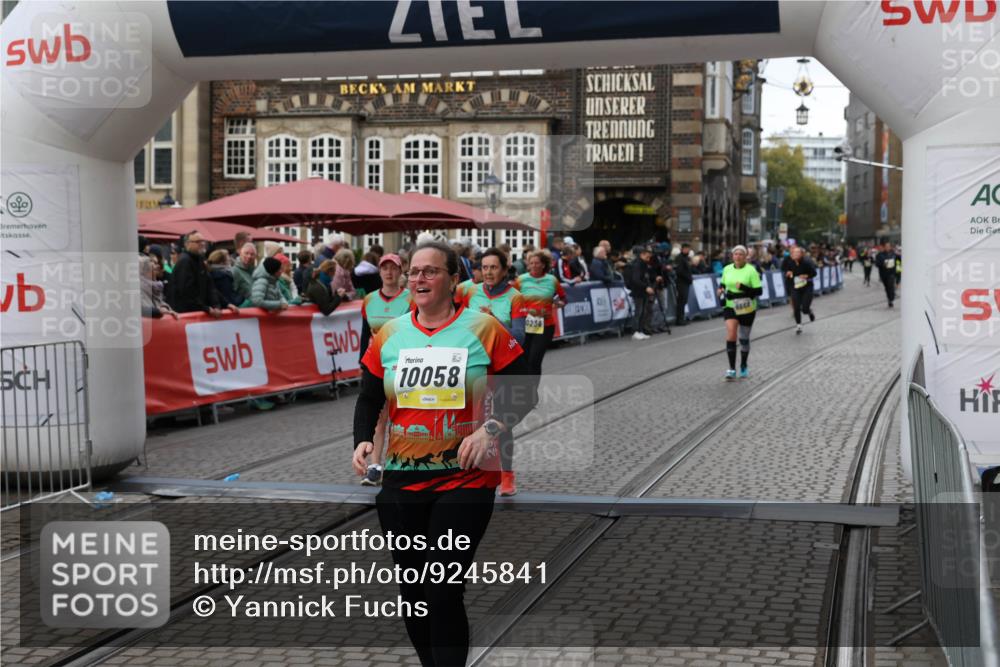 05.10.2025 - 20. swb-Marathon Bremen Yannick Fuchs http://msf.ph/oto/9245841 05.10.2025 11:11:49 Ziel 9453, 9680, 9999, 10058, 10235, 10236, 10264, 10333, 11172, 11191 meine-sportfotos.de