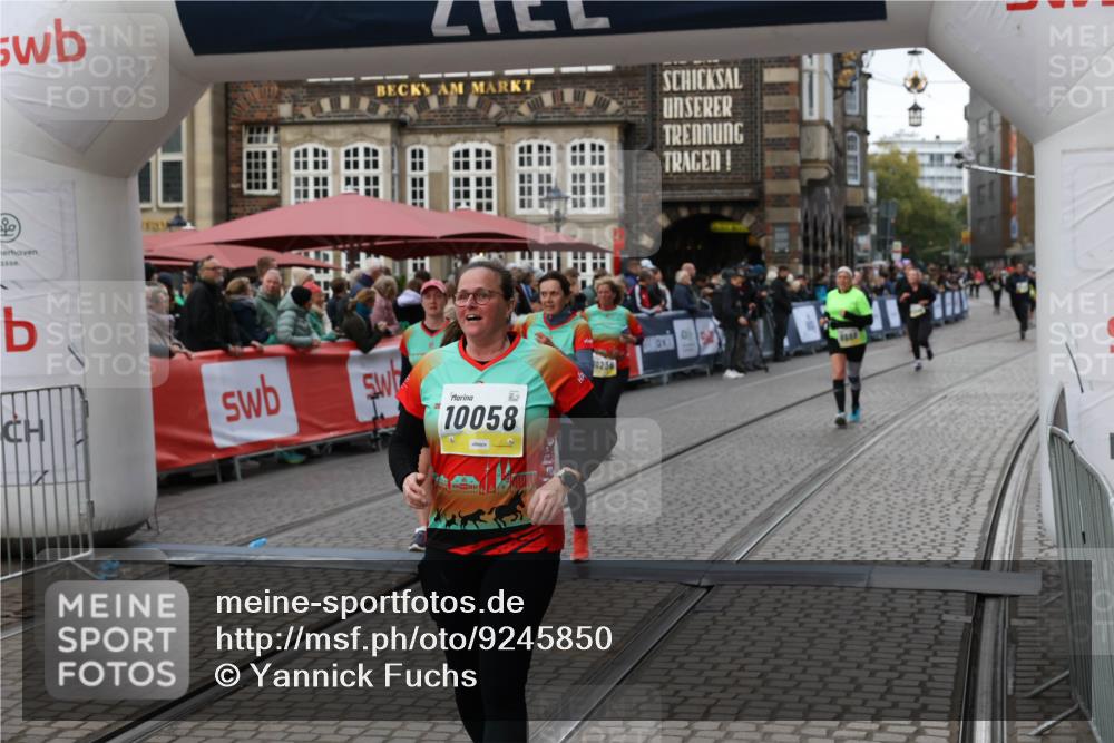 05.10.2025 - 20. swb-Marathon Bremen Yannick Fuchs http://msf.ph/oto/9245850 05.10.2025 11:11:49 Ziel 9453, 9680, 9999, 10058, 10235, 10236, 10264, 10333, 11172, 11191 meine-sportfotos.de