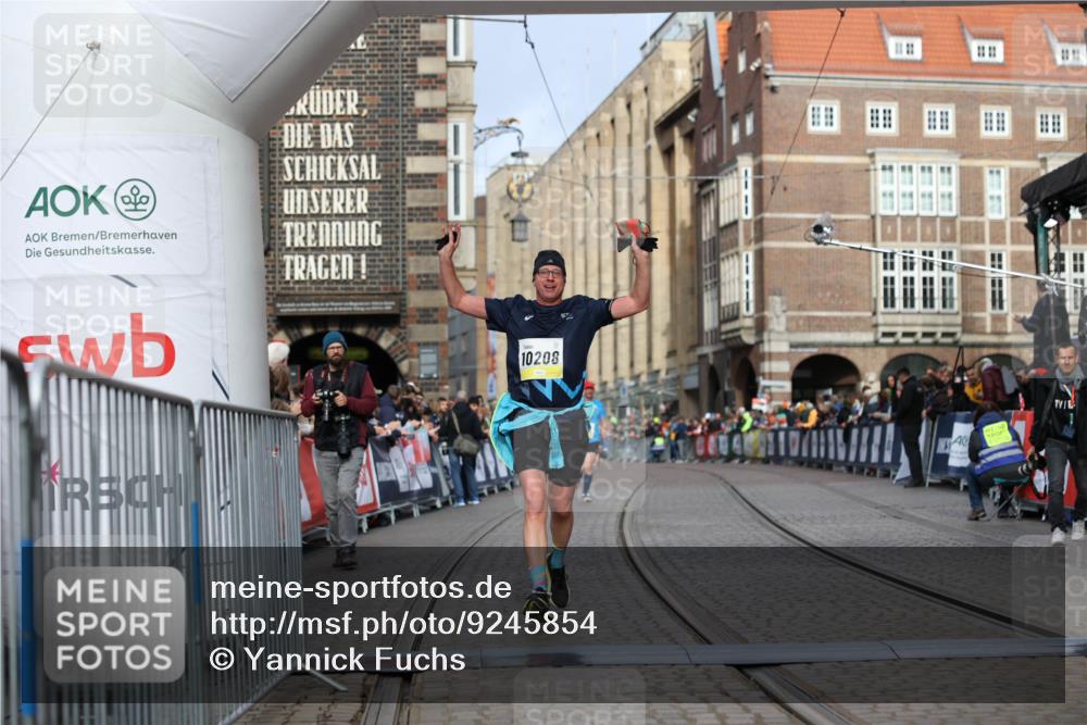 05.10.2025 - 20. swb-Marathon Bremen Yannick Fuchs http://msf.ph/oto/9245854 05.10.2025 10:42:32 Ziel 9700, 9775, 10208, 10375, 11230 meine-sportfotos.de