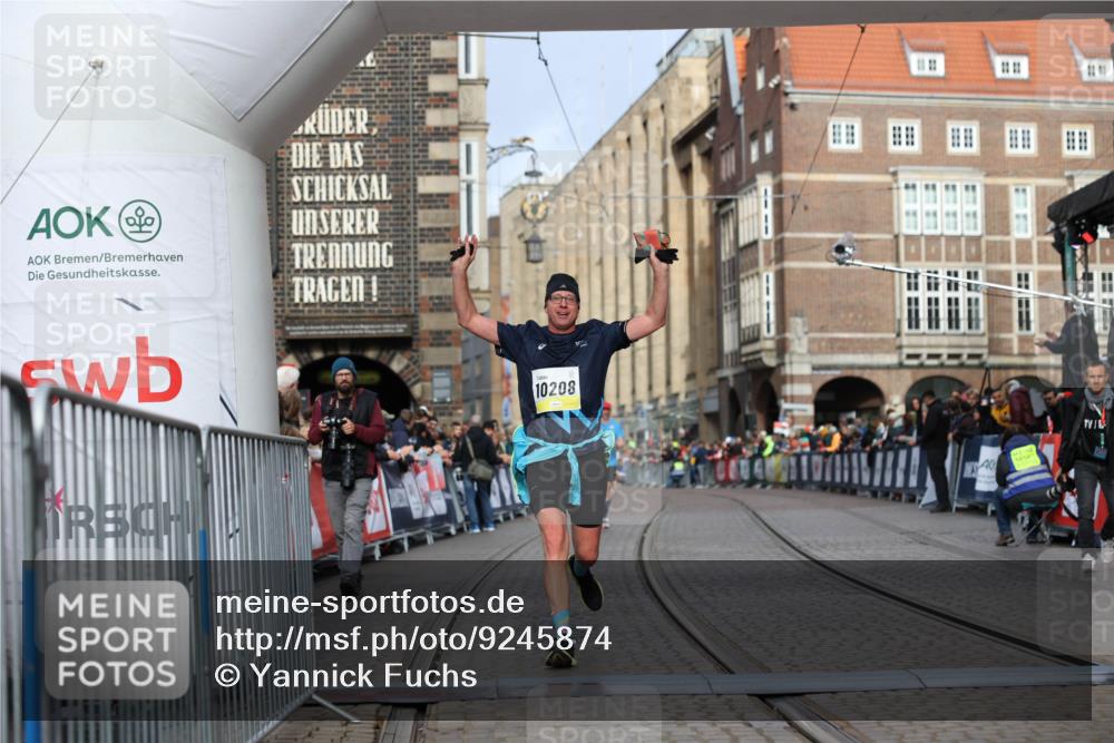 05.10.2025 - 20. swb-Marathon Bremen Yannick Fuchs http://msf.ph/oto/9245874 05.10.2025 10:42:32 Ziel 9700, 9775, 10208, 10375, 11230 meine-sportfotos.de