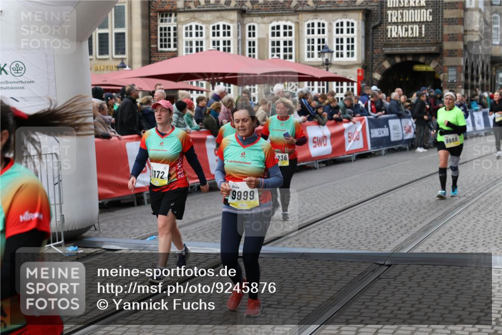 05.10.2025 - 20. swb-Marathon Bremen Yannick Fuchs http://msf.ph/oto/9245876 05.10.2025 11:11:50 Ziel 9453, 9680, 9999, 10058, 10235, 10236, 10264, 10333, 11172, 11191 meine-sportfotos.de