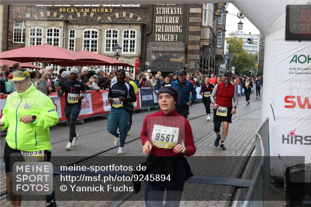 05.10.2025 - 20. swb-Marathon Bremen Yannick Fuchs http://msf.ph/oto/9245894 05.10.2025 11:10:11 Ziel 9288, 9470, 9476, 9554, 9561, 9760, 10383, 10435, 10515, 10596, 10659, 10885, 10969, 11401, 11405, 11536, 11634, 11748 meine-sportfotos.de