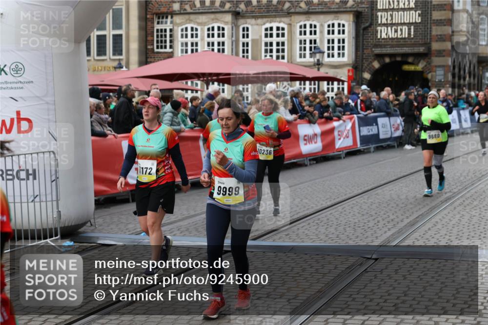 05.10.2025 - 20. swb-Marathon Bremen Yannick Fuchs http://msf.ph/oto/9245900 05.10.2025 11:11:50 Ziel 9453, 9680, 9999, 10058, 10235, 10236, 10264, 10333, 11172, 11191 meine-sportfotos.de