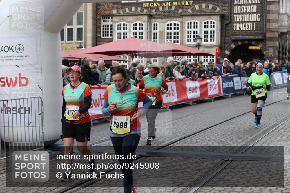 05.10.2025 - 20. swb-Marathon Bremen Yannick Fuchs http://msf.ph/oto/9245908 05.10.2025 11:11:51 Ziel 9680, 9999, 10058, 10235, 10236, 10333, 11172 meine-sportfotos.de